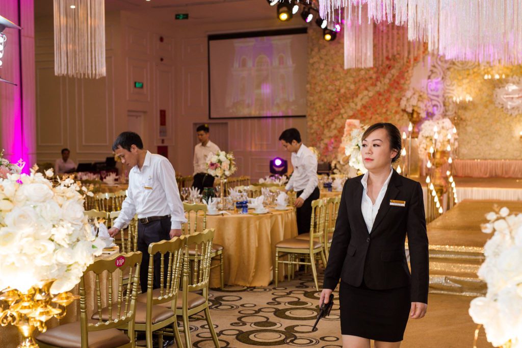 đội ngũ nhân viên tổ chức tiệc tại CTM Palace