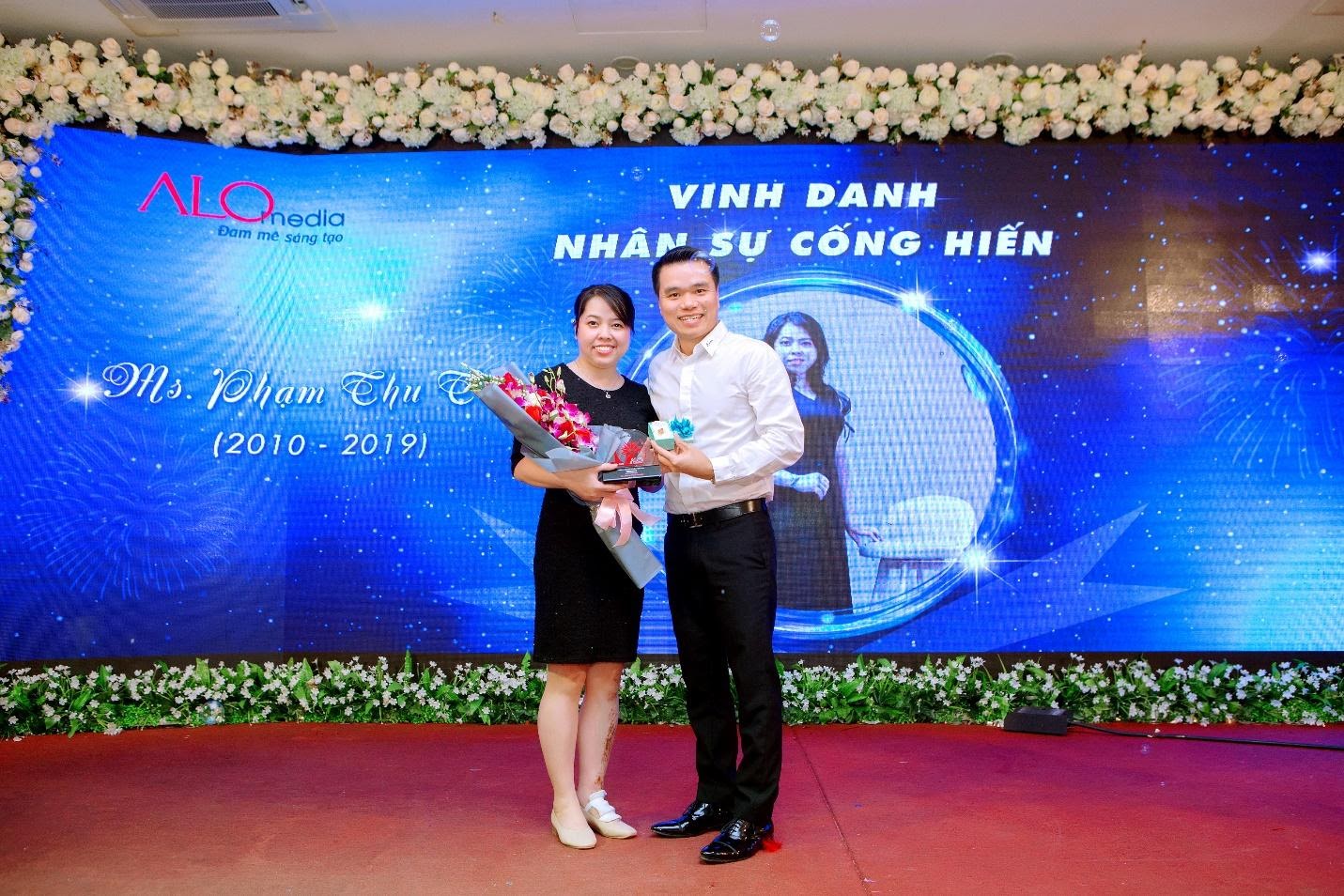 Hoạt động vinh danh nhân sự tại tiệc kỷ niệm thành lập công ty